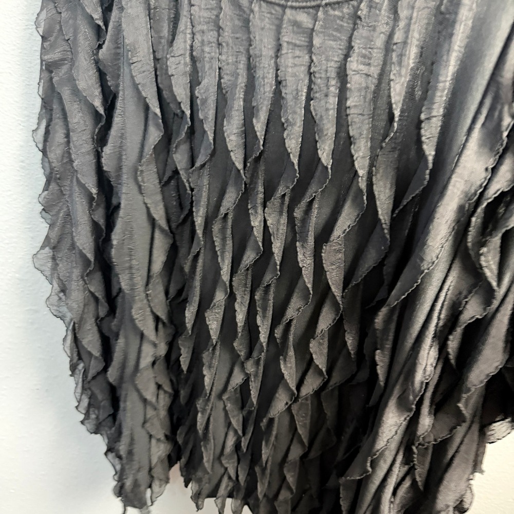Sunny Leigh Woman 3X Black Textured Ruffle Short Sleeve Top Flapper Retro Gothic - Picture 3 of 11